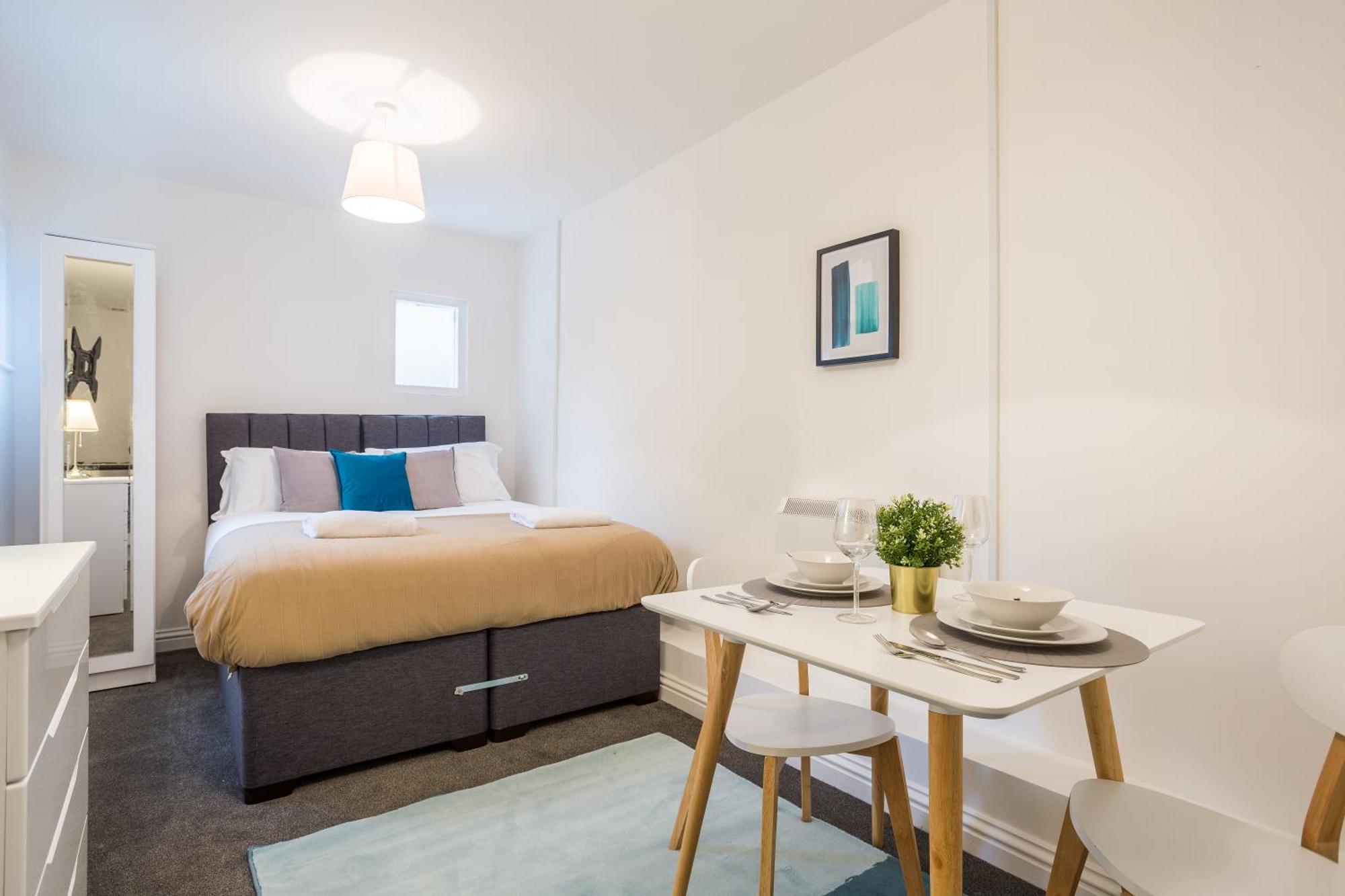 West Street Studio Apartments In Southend Экстерьер фото