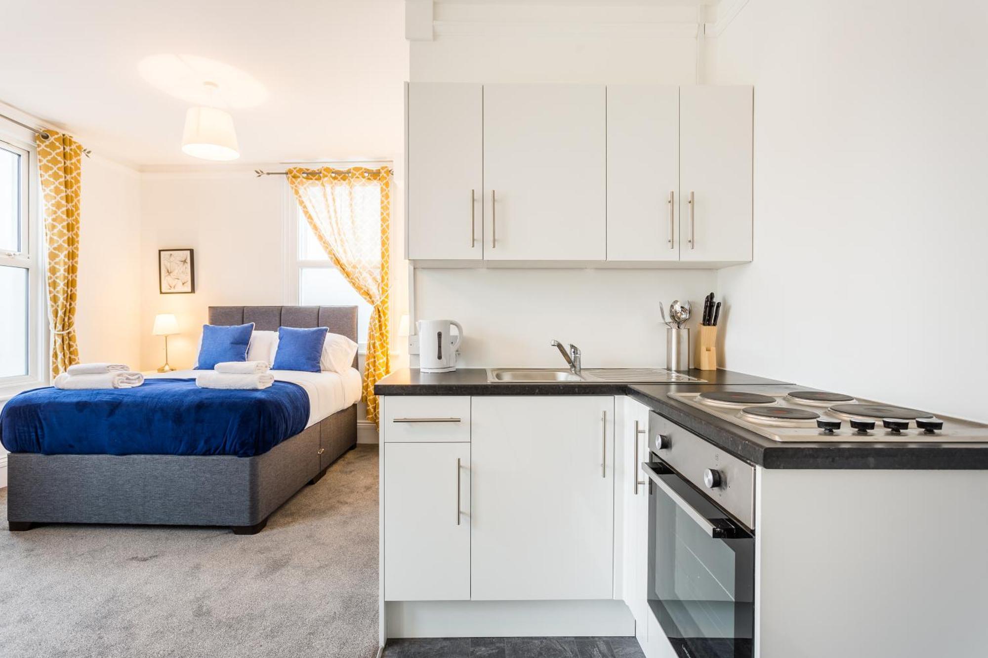 West Street Studio Apartments In Southend Экстерьер фото