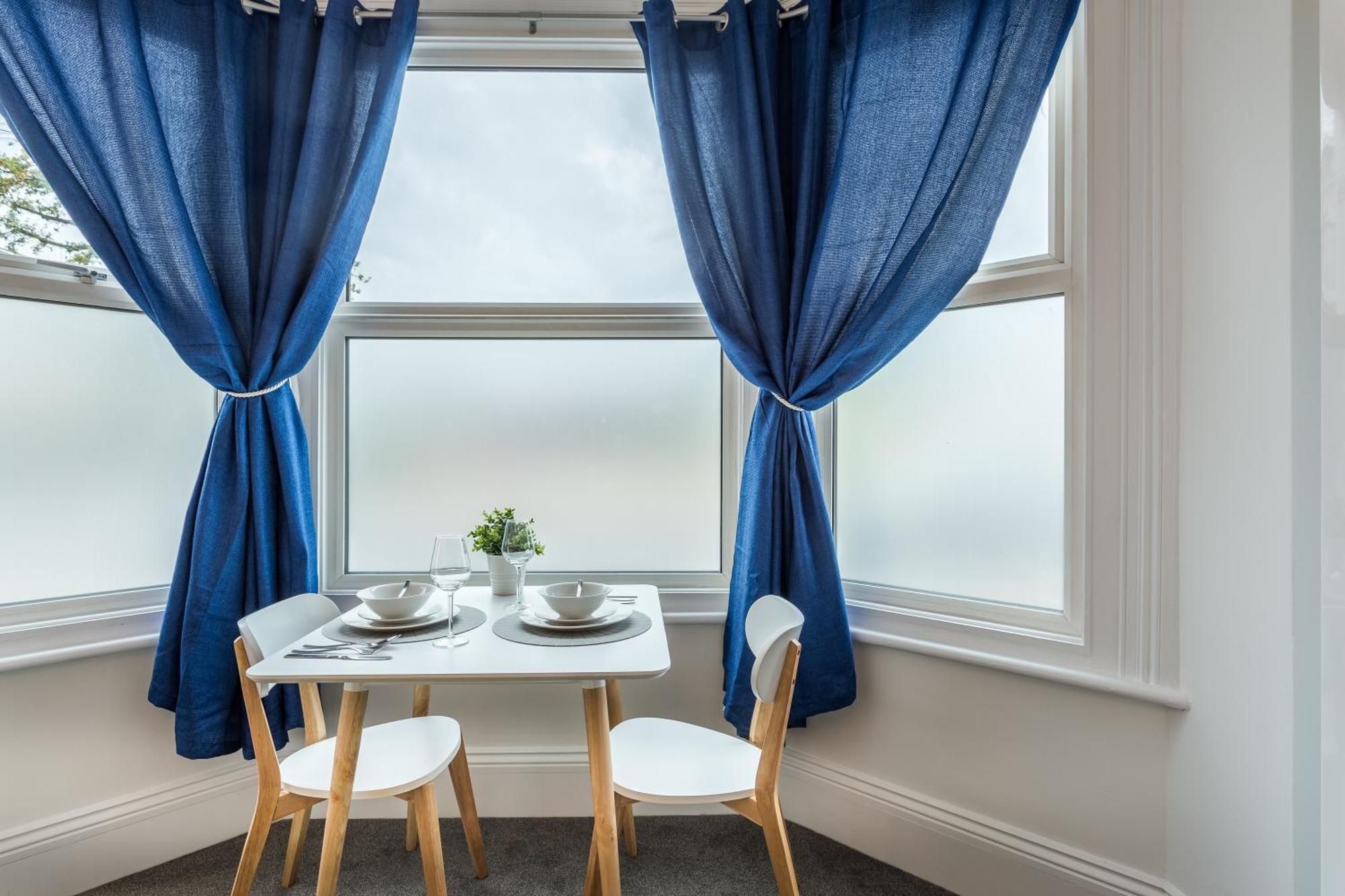 West Street Studio Apartments In Southend Экстерьер фото