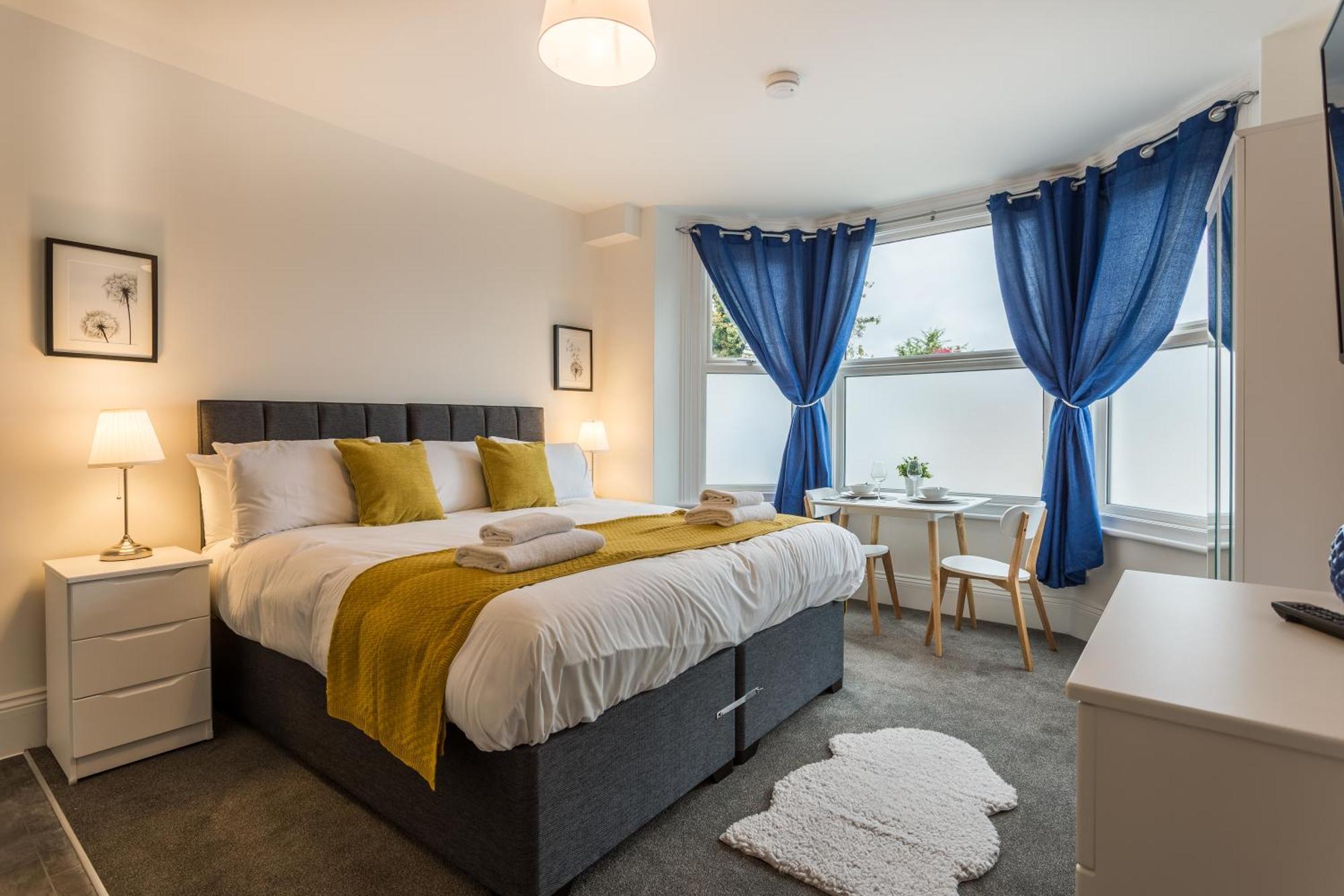 West Street Studio Apartments In Southend Экстерьер фото