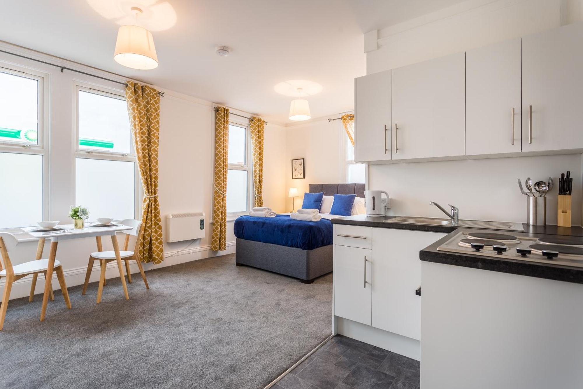 West Street Studio Apartments In Southend Экстерьер фото