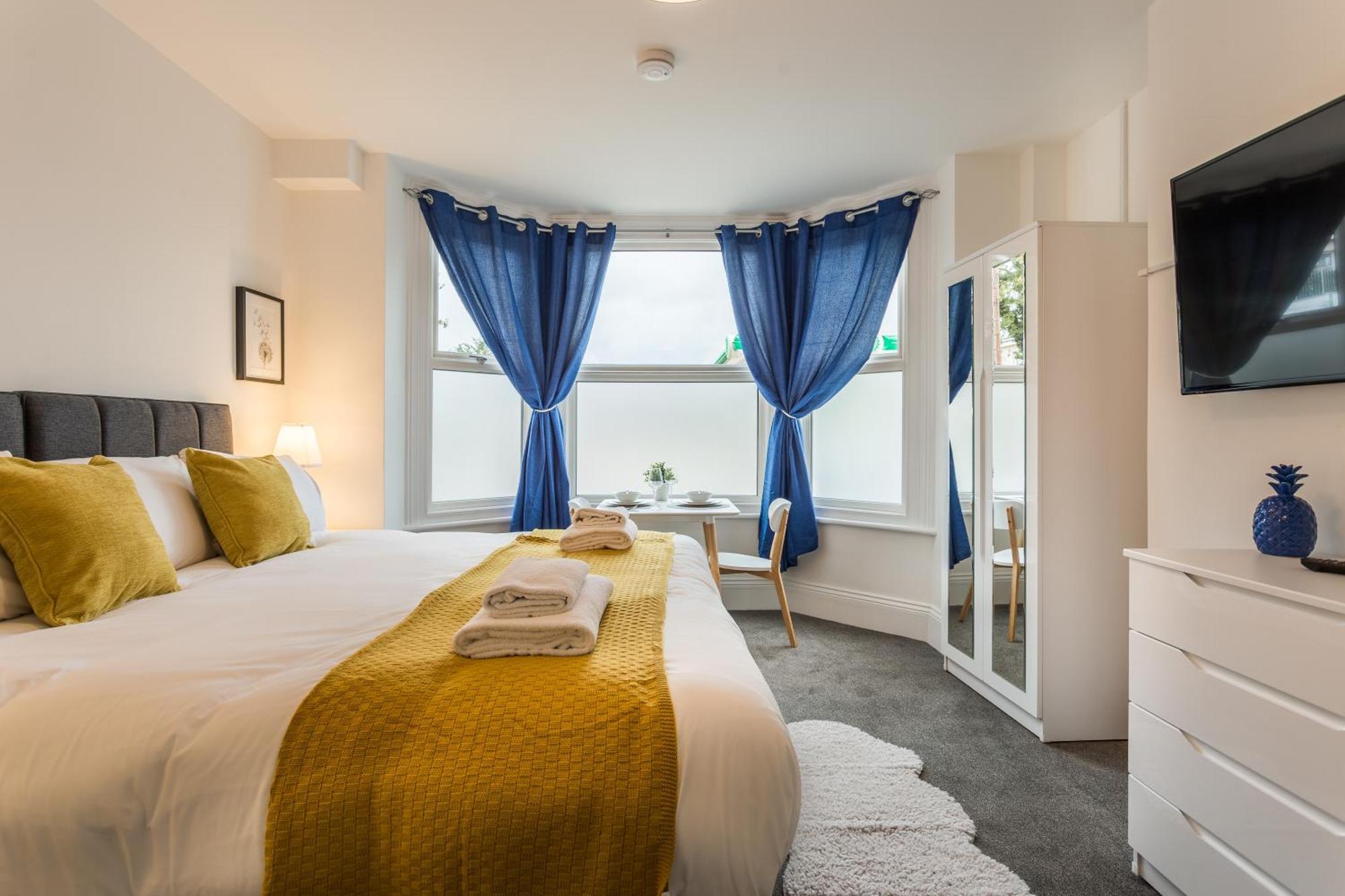 West Street Studio Apartments In Southend Экстерьер фото