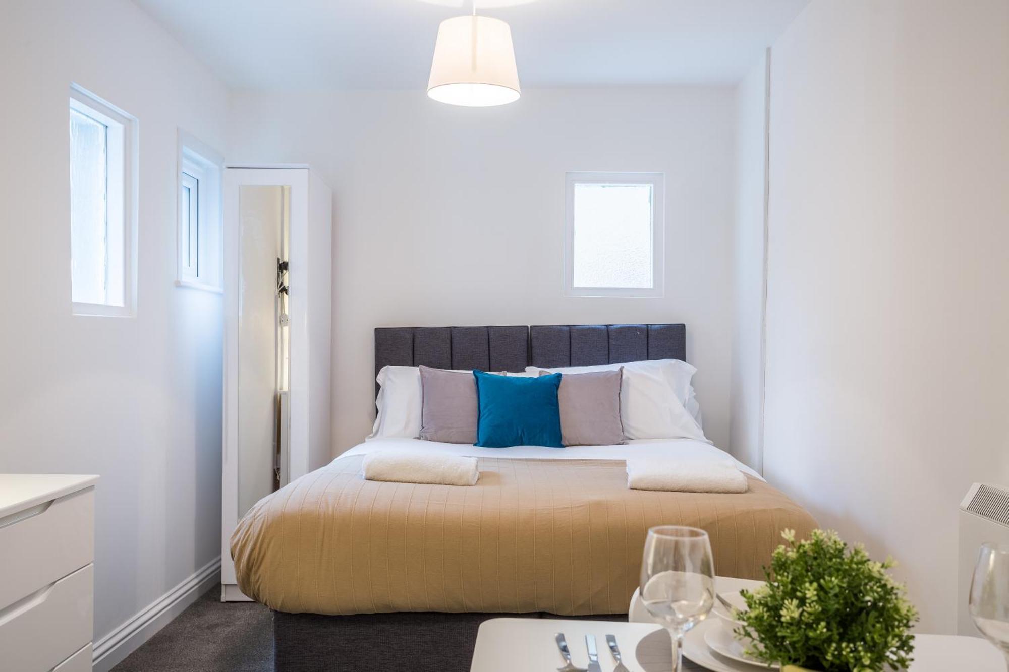 West Street Studio Apartments In Southend Экстерьер фото